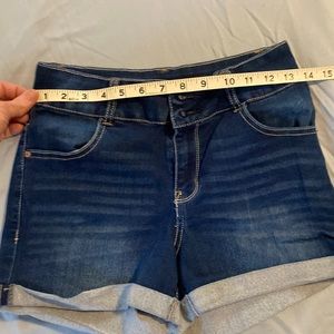 Wallflower Dark Denim Cuffed Shorts Size 7